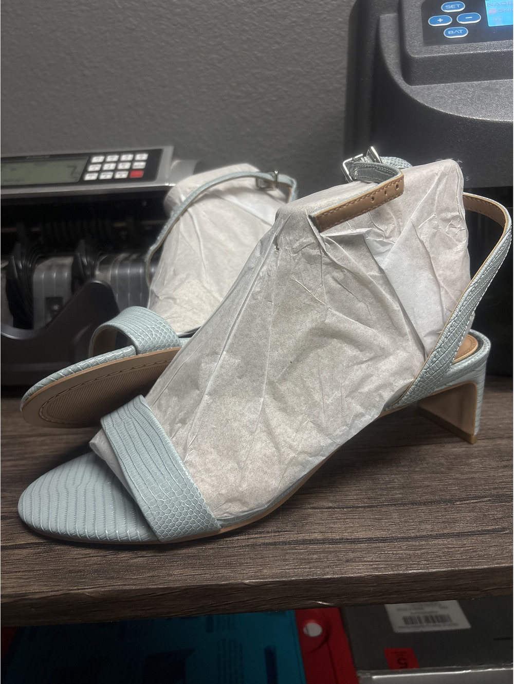 Vince Camuto Light Blue Embossed Ankle Strap Block Heel Sandals Sz 8 / 39 NIB